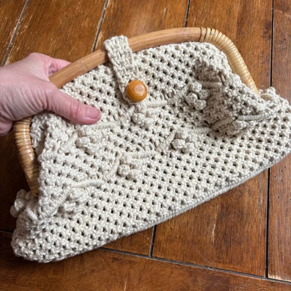 Vintage crochet/woven clutch bag with wood/rattan handle - Picture 5 of 5